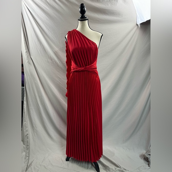 Red One Shoulder Twist Front Pleated Hem Dress - Picture 7 of 11